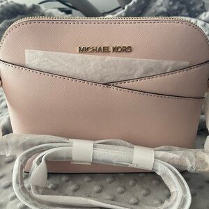 Micheal Kors small crossbody bag color pink